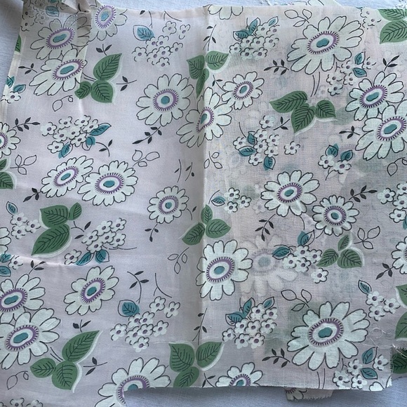 Vintage organdy (ca 1950's) floral print organdy remnant, 9" x 19" - Picture 4 of 5